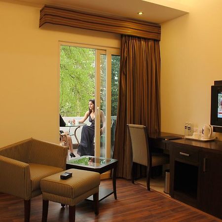 Jht Hotels Nuova Delhi Esterno foto