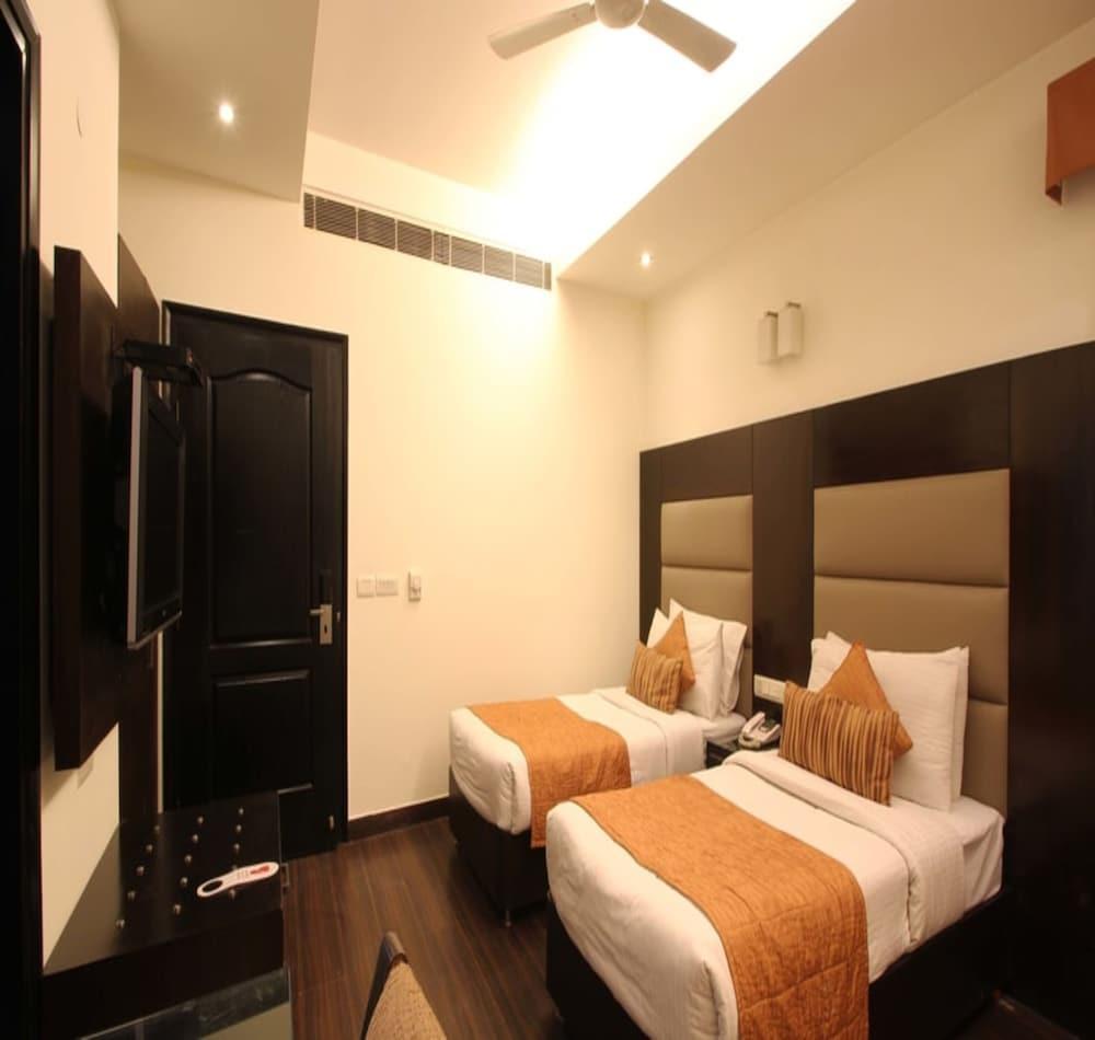 Jht Hotels Nuova Delhi Esterno foto