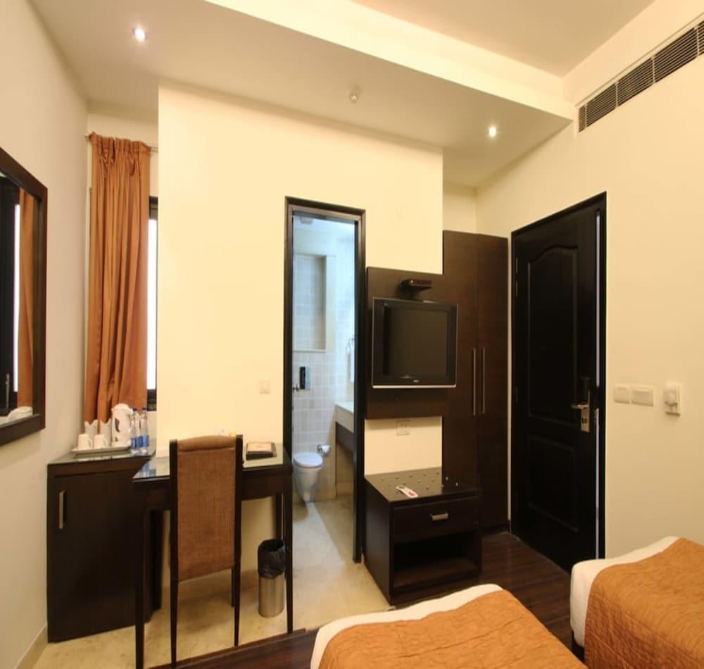 Jht Hotels Nuova Delhi Esterno foto