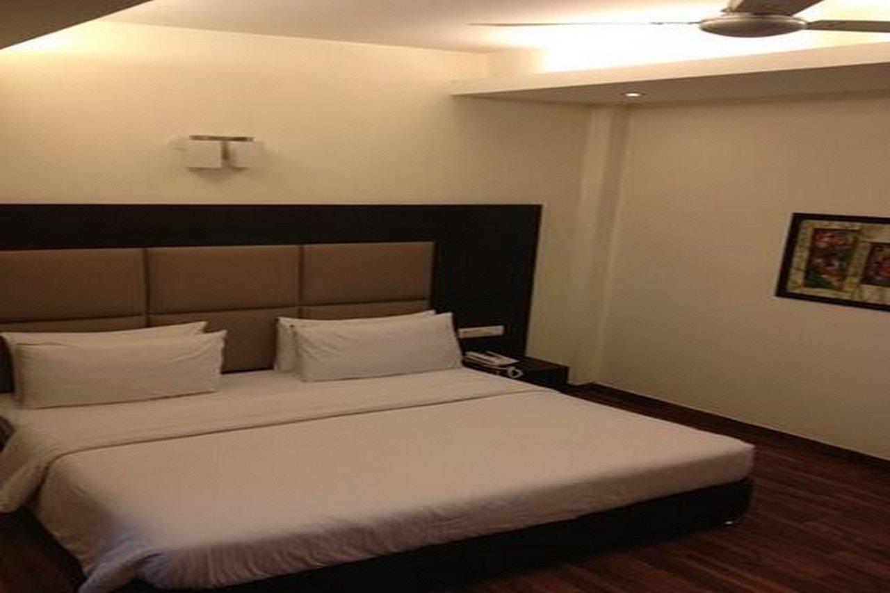 Jht Hotels Nuova Delhi Esterno foto