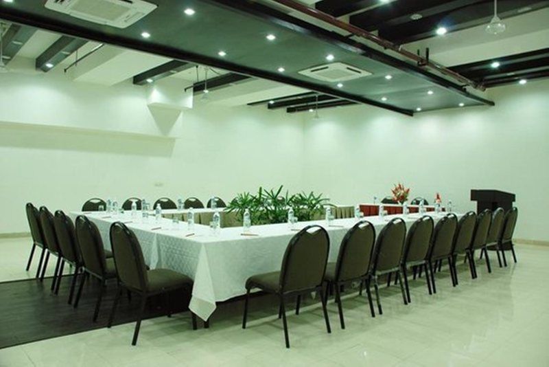 Jht Hotels Nuova Delhi Esterno foto