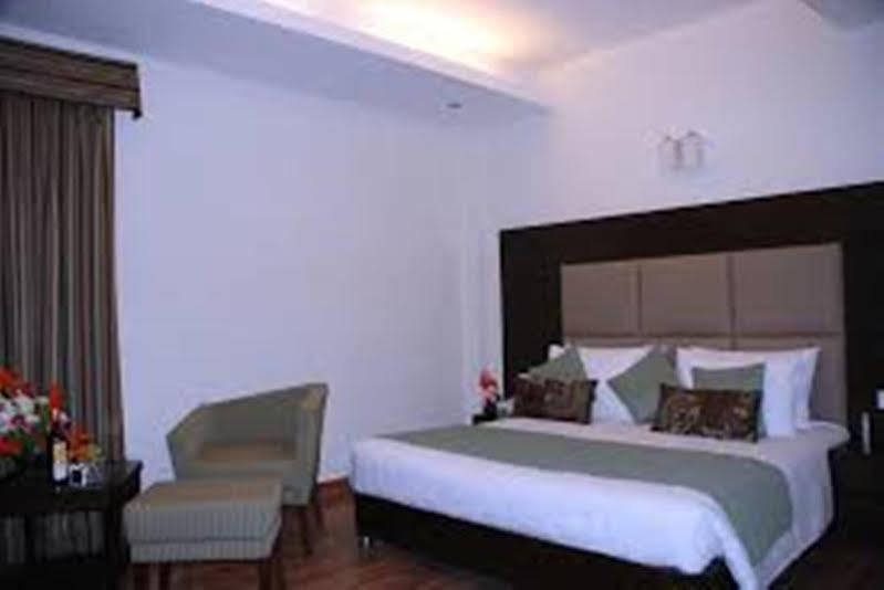 Jht Hotels Nuova Delhi Esterno foto