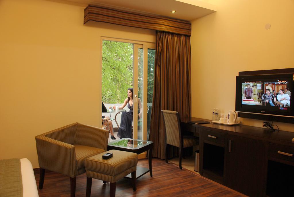 Jht Hotels Nuova Delhi Esterno foto